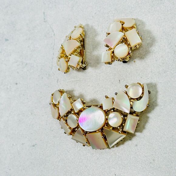 VTG Brooch Earrings Mother of Pearl Mosaic Geometric Gold Tone Unique Estate - Picture 3 of 14